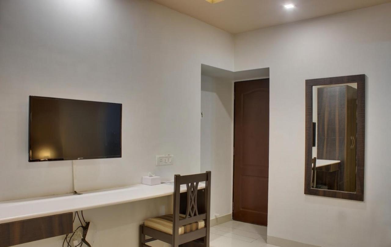 Hotel Galaxy Comforts Mumbai Dış mekan fotoğraf